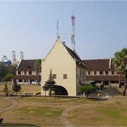 pelataran benteng